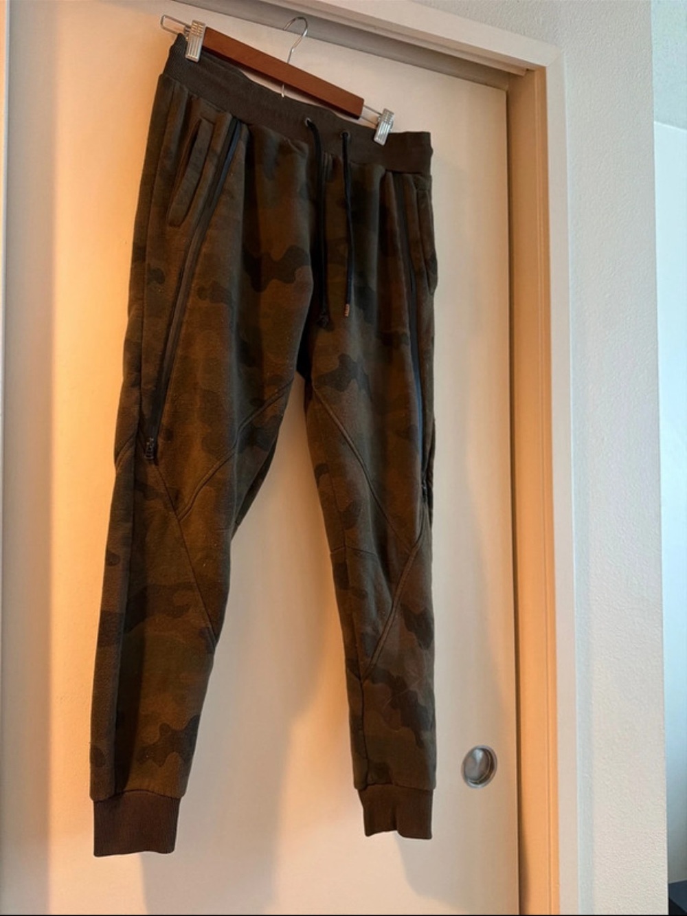 Men's Rebel Minds.  Camo Jogger Pants - Olive Green